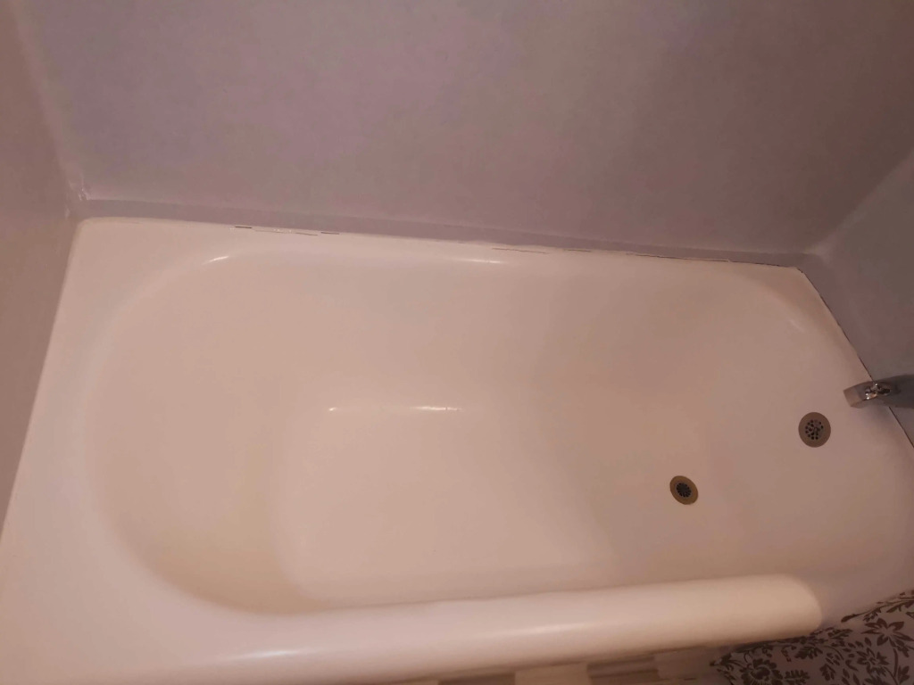 Authentic Brick Condo - Great Wifi & little extras included!