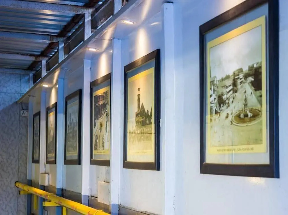 OYO Premium Borivali Kora Kendra