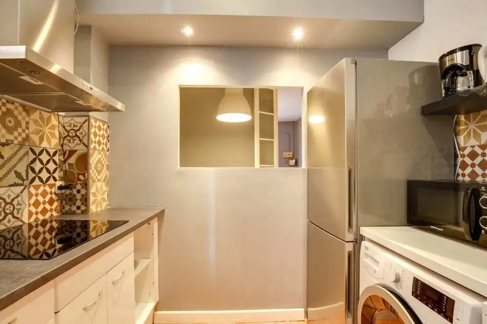 Beautiful 2bdr in Lovely Lesseps, 8mins to Metro