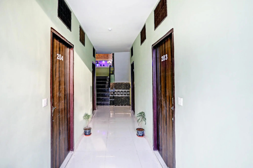 OYO 81244 Forty Three Mainvue