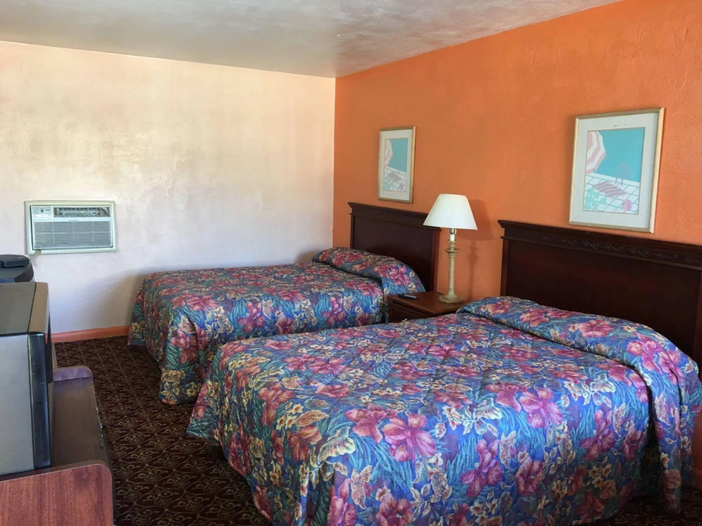 Fountain Inn & Suites
