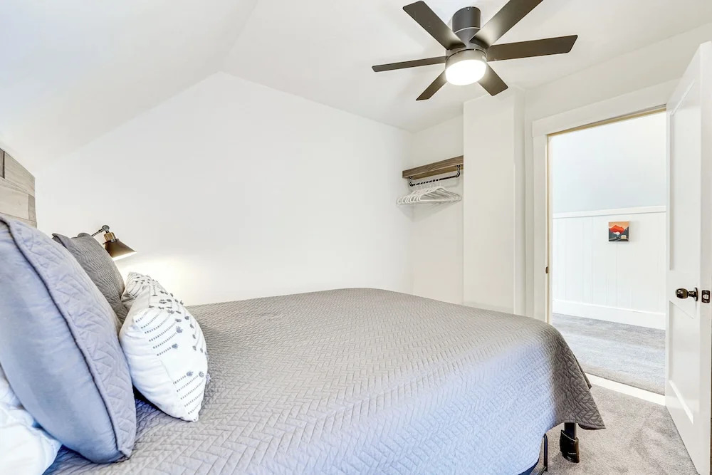Lovely Ludlow Farmhouse ~ 1 Mi to Town & Slopes!