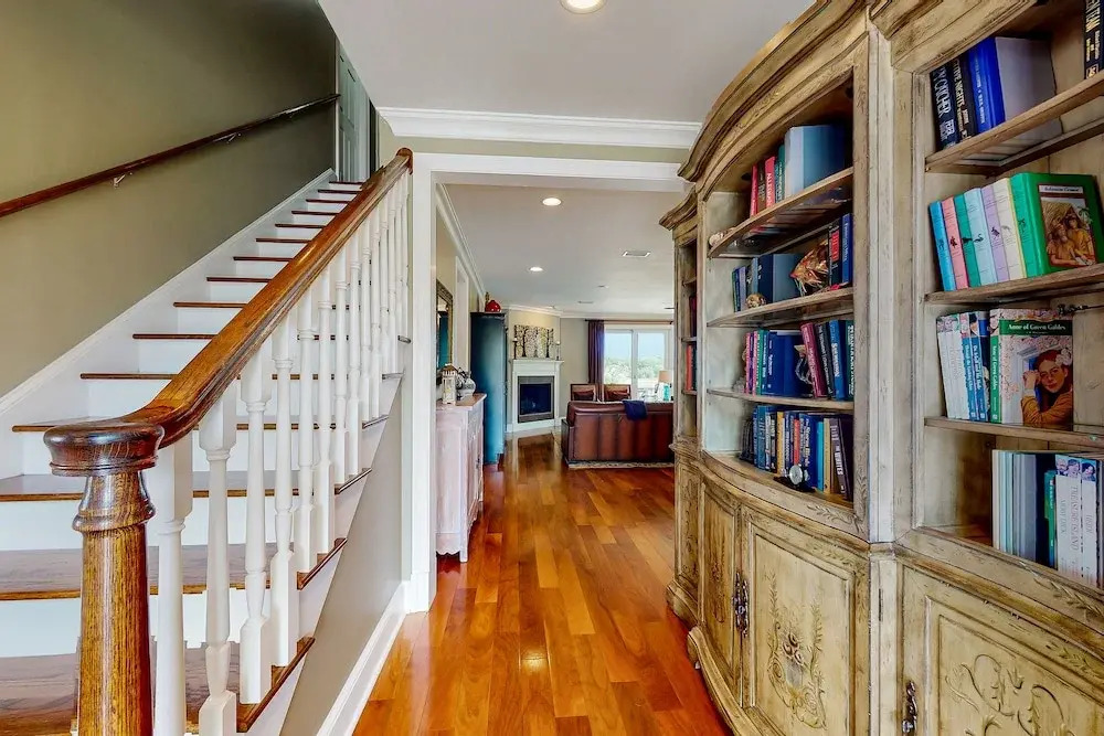 Fantastic Getaway With Private Pool, Deck, Game Room, AC & Fast Wifi