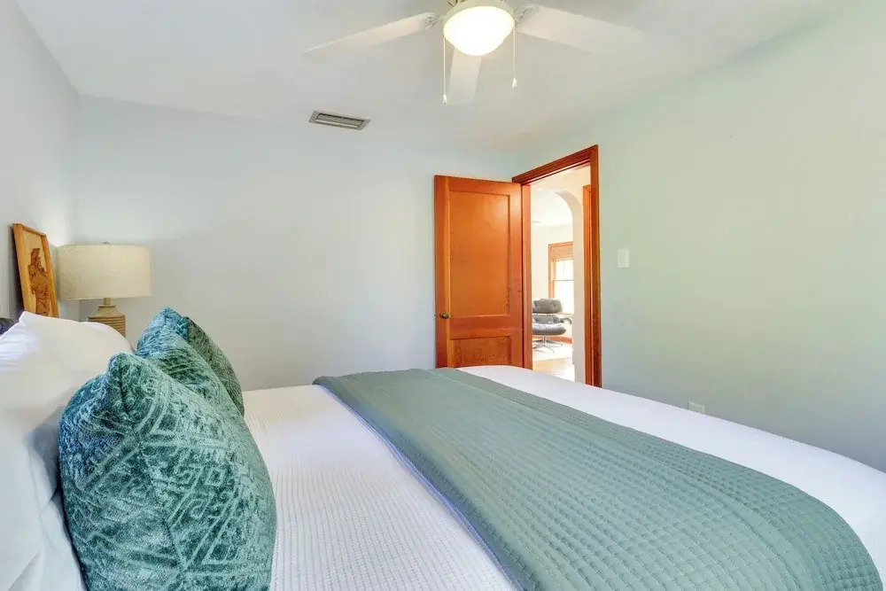 Mount Dora Home: Private Pool, Spa & Tropical Bar!