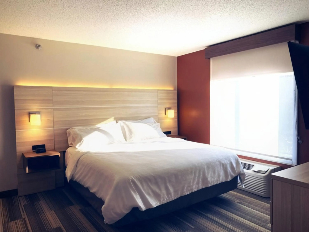 Holiday Inn Express Hotel & Suites Logansport by IHG