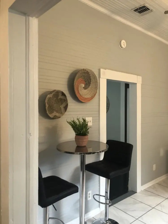 Stunning 2br/1ba Historic Pad Few Steps Downtown