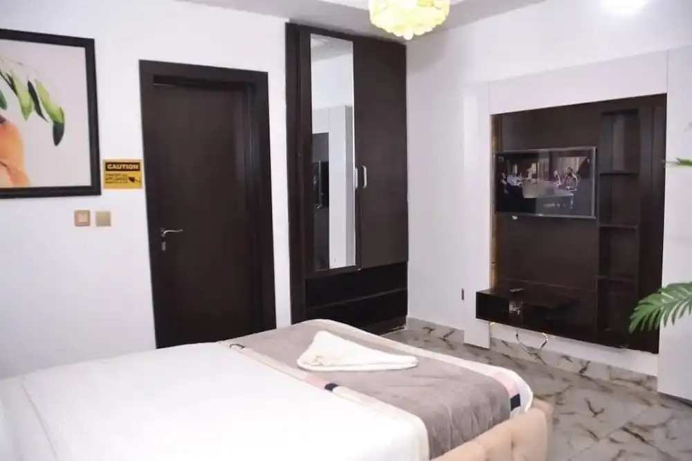 Standard Luxury Room - Sleeps2 - Pool - Petallowed