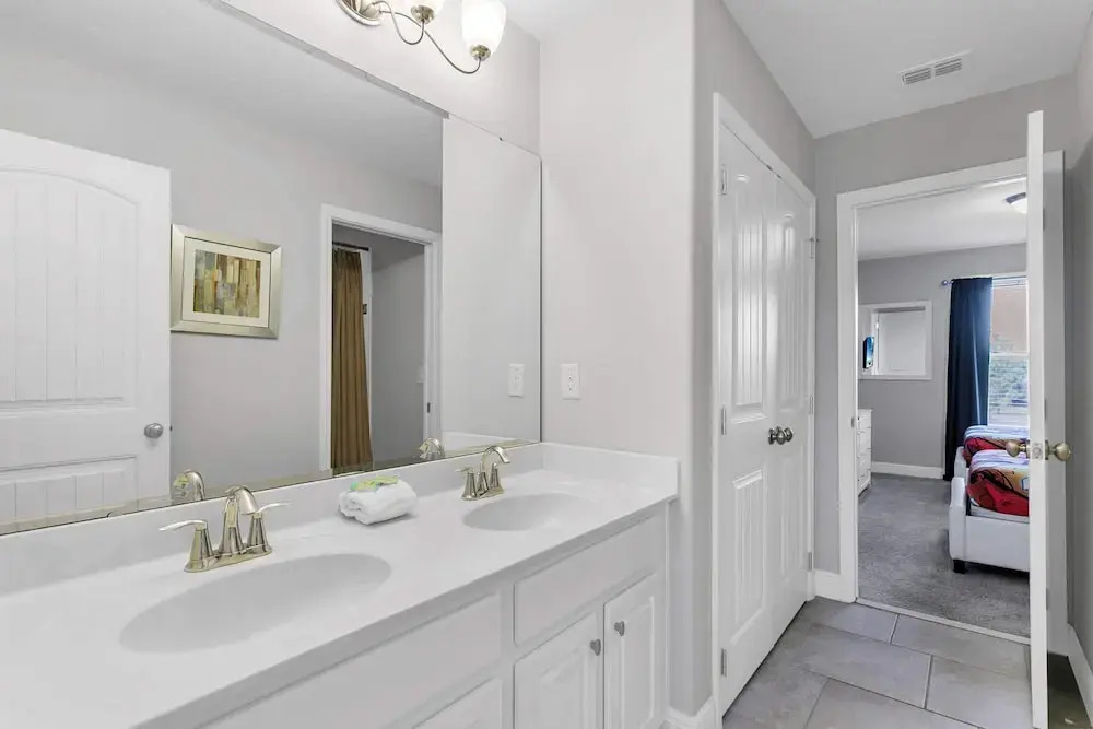 Posh and Roomy Home With Spa Near Disneyworld, CDC Standards #6st345