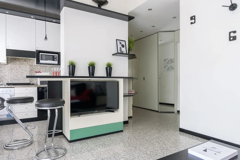 Home at Hotel - Alcuino