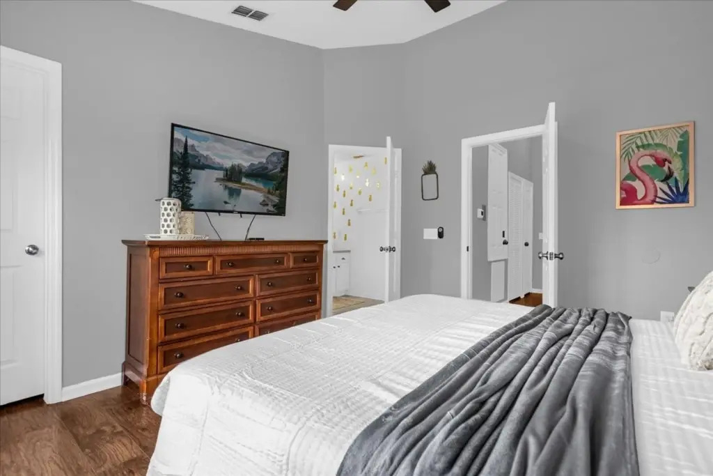 3 Bedrooms 3 Bathrooms Windsor Hills 7658 Kc