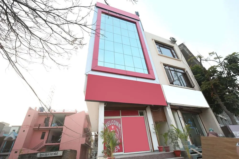 OYO 11369 Hotel Noor Plaza