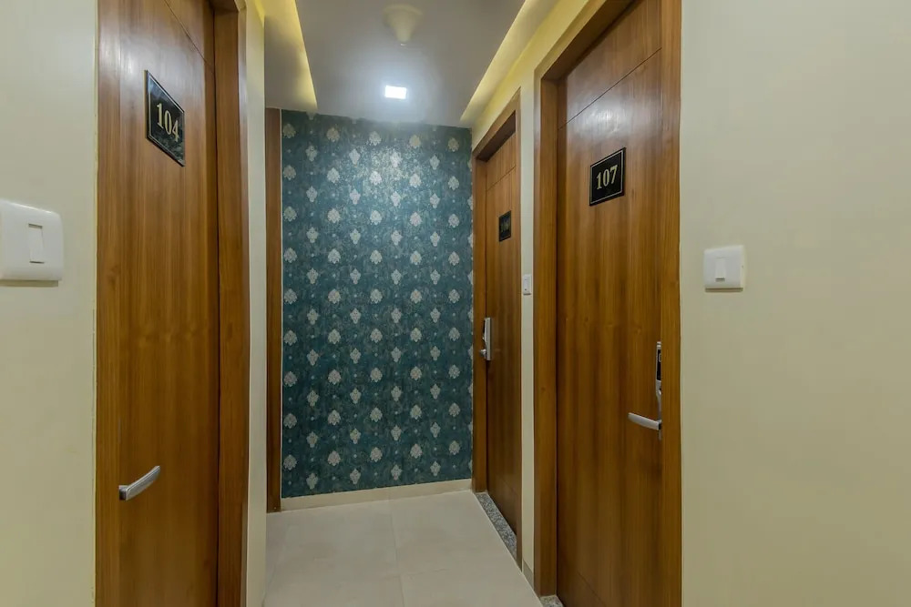 OYO 9996 Hotel Arton Suites