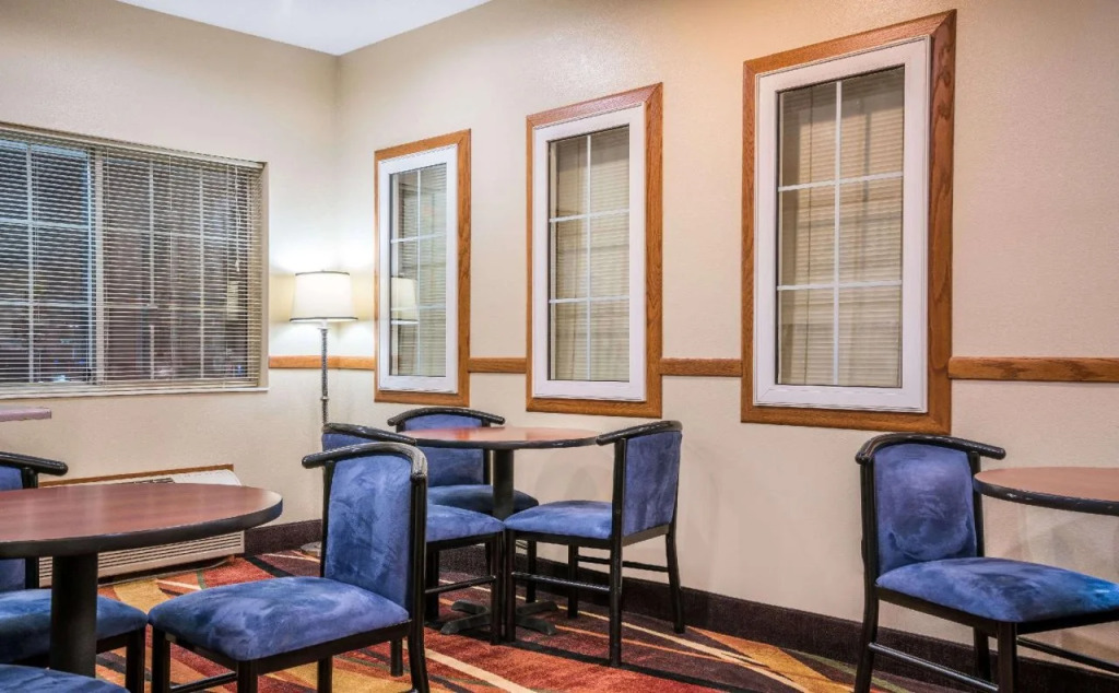 DUTCH INN AND SUITES