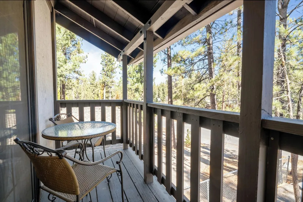 High Hopes - Walk to Lake & Village, Bumper Pool, Fireplace