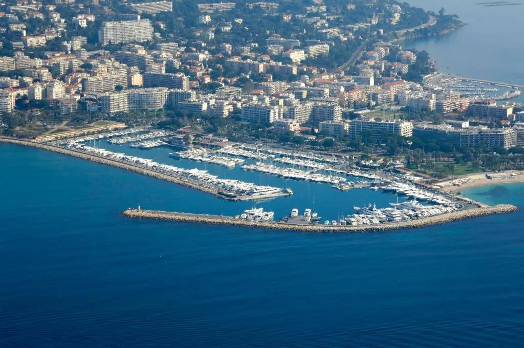 Blvd De La Croisette 82A, Cannes, La Réale