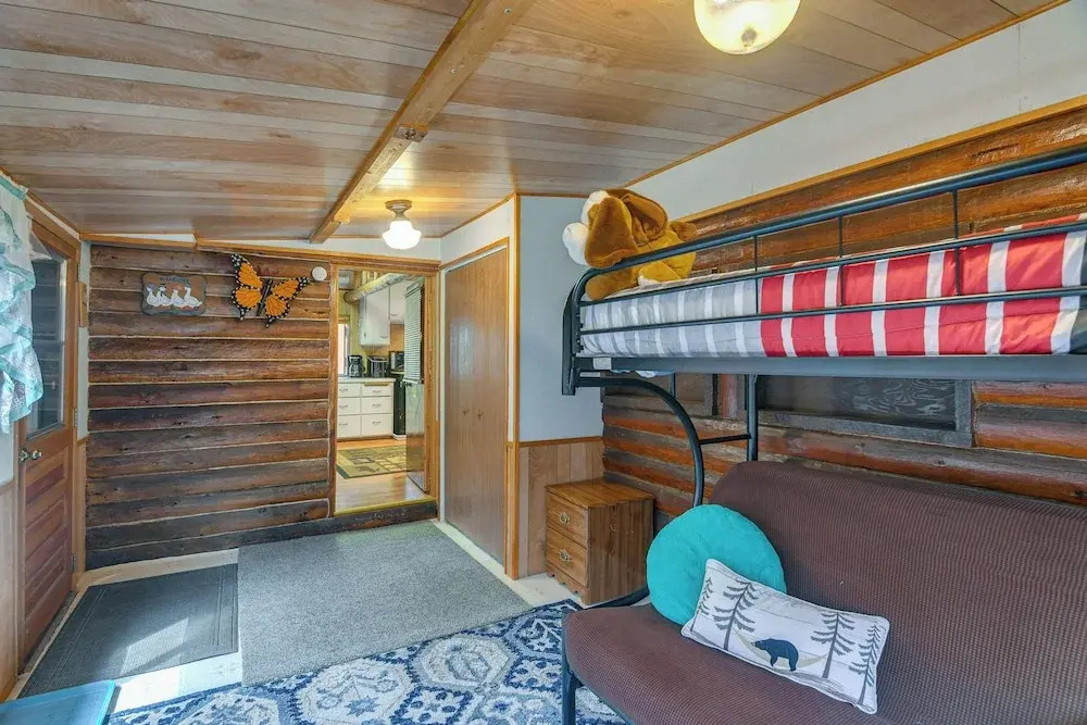 'grandpa's Cabin' ~ 30 Miles to Yellowstone!