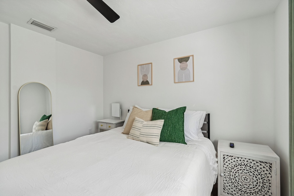 Elite Stay Partners- Largo