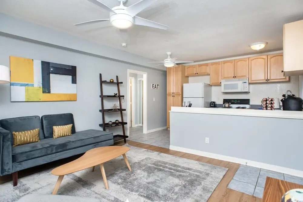 Quaint 1 BR Steps to PB by Domio