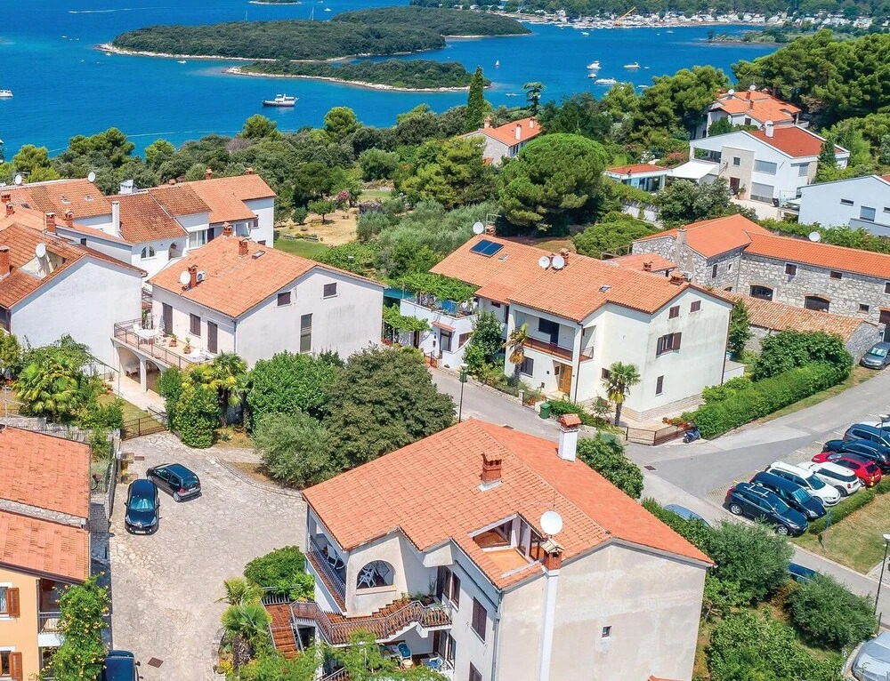 Awesome Home in Vrsar With Wifi and 4 Bedrooms