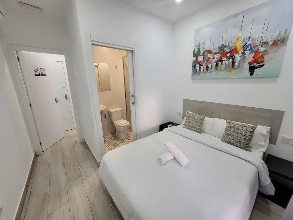 AYZ Silvela - Auto check-in property