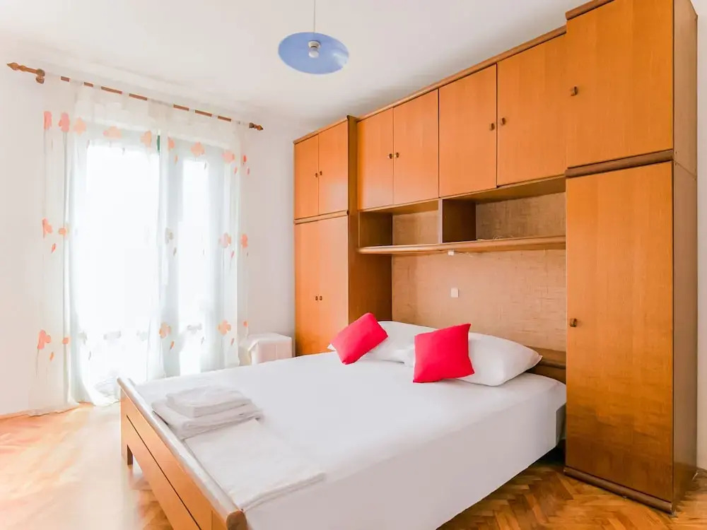 Scenic Apartment in Pakoštane near Sea & Town Center
