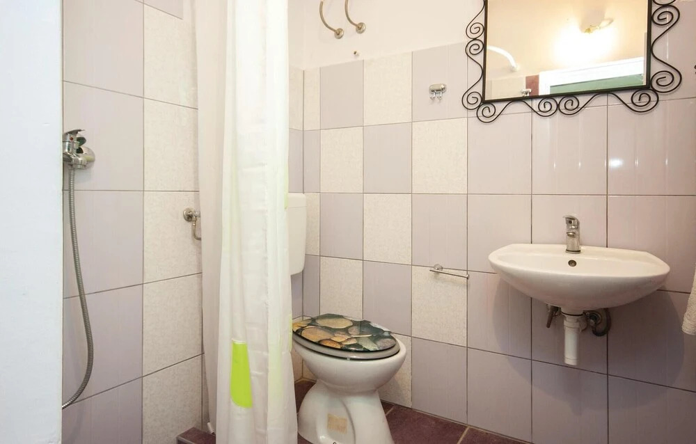 Amazing Home in Lozovac with Hot Tub, WiFi & 4 Bedrooms