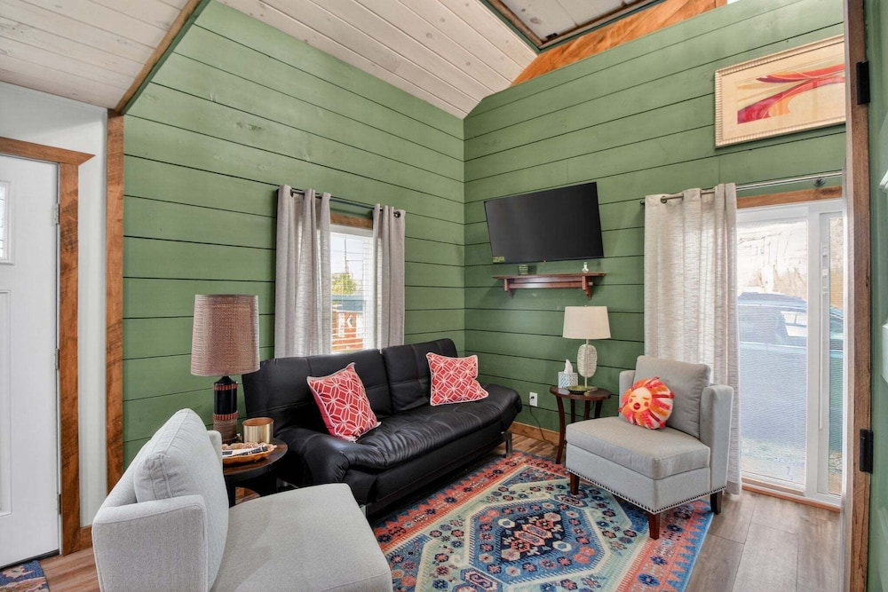 Modern Arts District Loft With Boat Parking 1 Bedroom Cottage