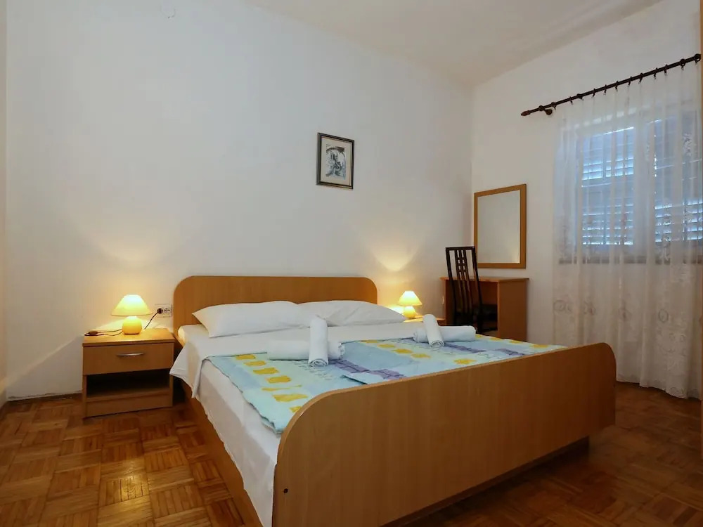 Spacious Four Bedroom Accomodation With 3 Great sea View Balconies, Garden, BBQ