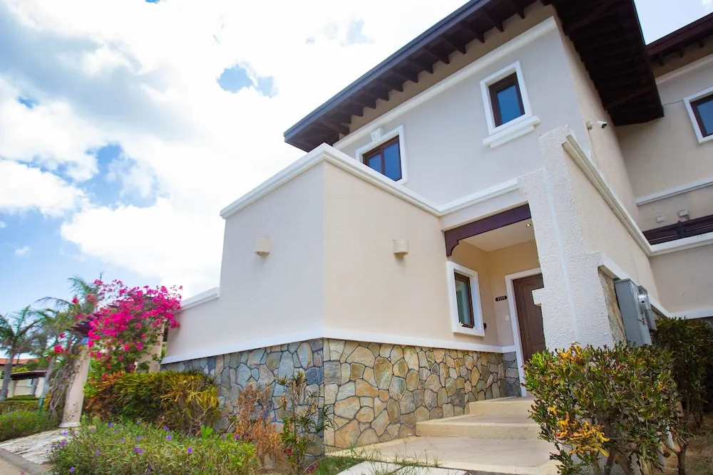 1111 Pearl Court at Pristine Bay