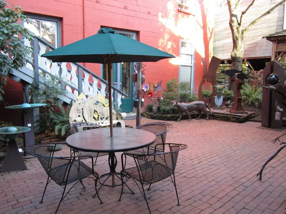 Hotel Planter