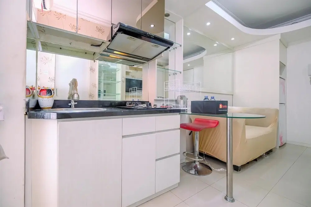 Modern And Tidy 2Br Bassura City Apartment