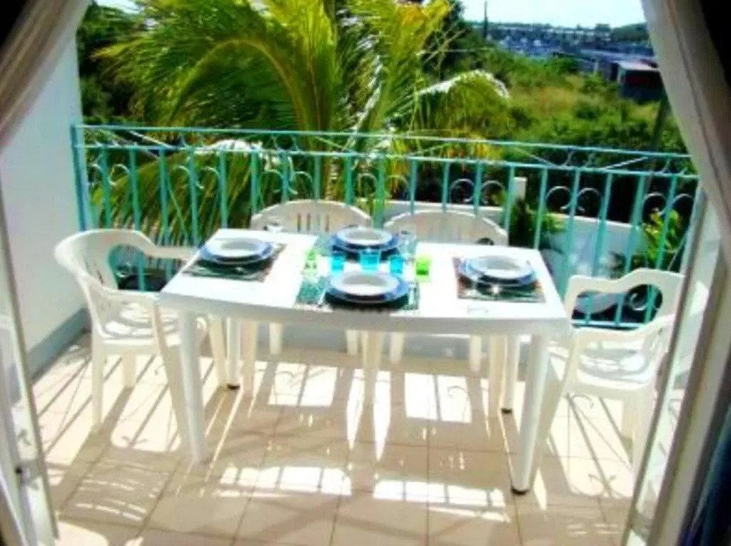 3 bedrooms appartement at Grand Baie 300 m away from the beach with shared pool enclosed garden and wifi