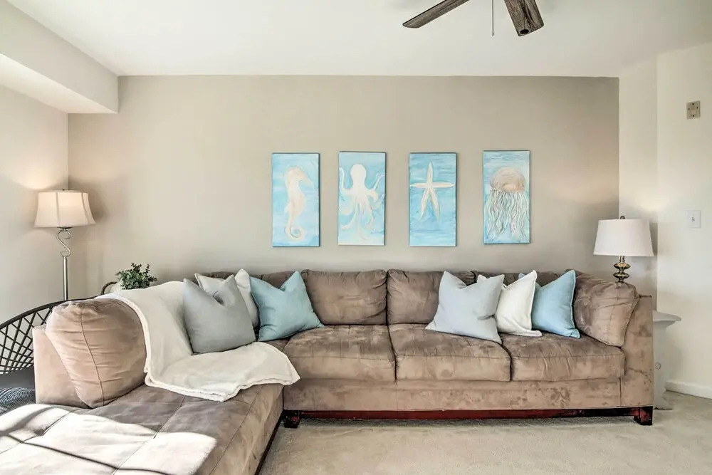 2 Mi to Bethany Beach: Condo w/ Deck & Pool Access