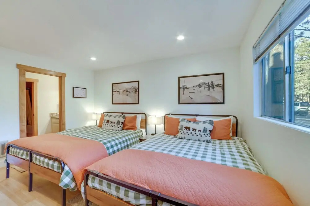Ski Condo w/ Community Amenities in Mammoth Lakes!