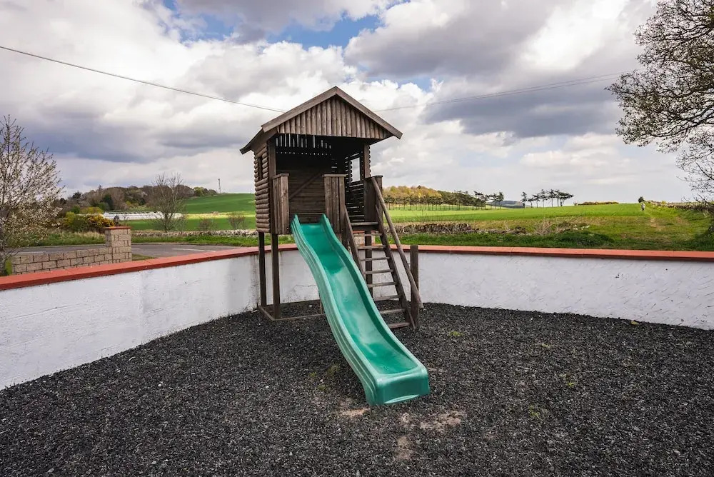 Lochlands 2br family caravan - pets-play park