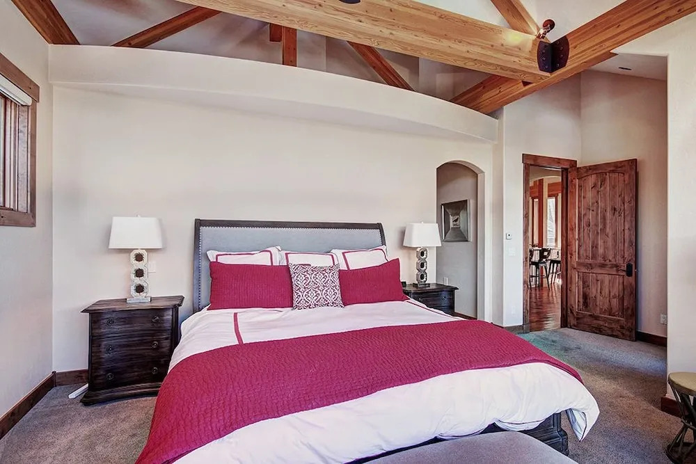Mountain Majesty Manor