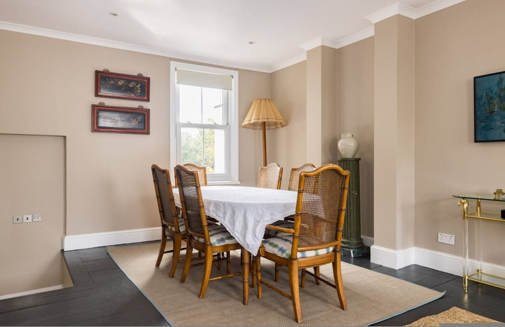 The Thames Embrace 3 BR & Garden House