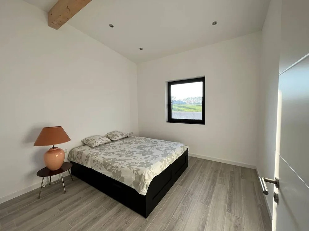 House - Sleeps 8 - Pets Ok - Garden - Parking