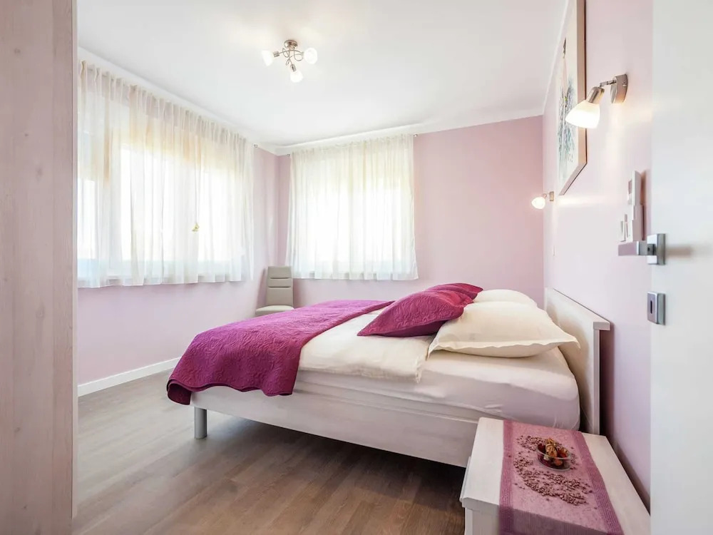 Modern Newly Built Apartment, Geat Location, Private Parking Space, WiFi