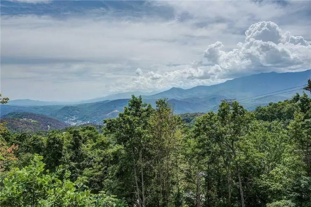 Smoky Mountain View 3 Bedroom Home with Hot Tub