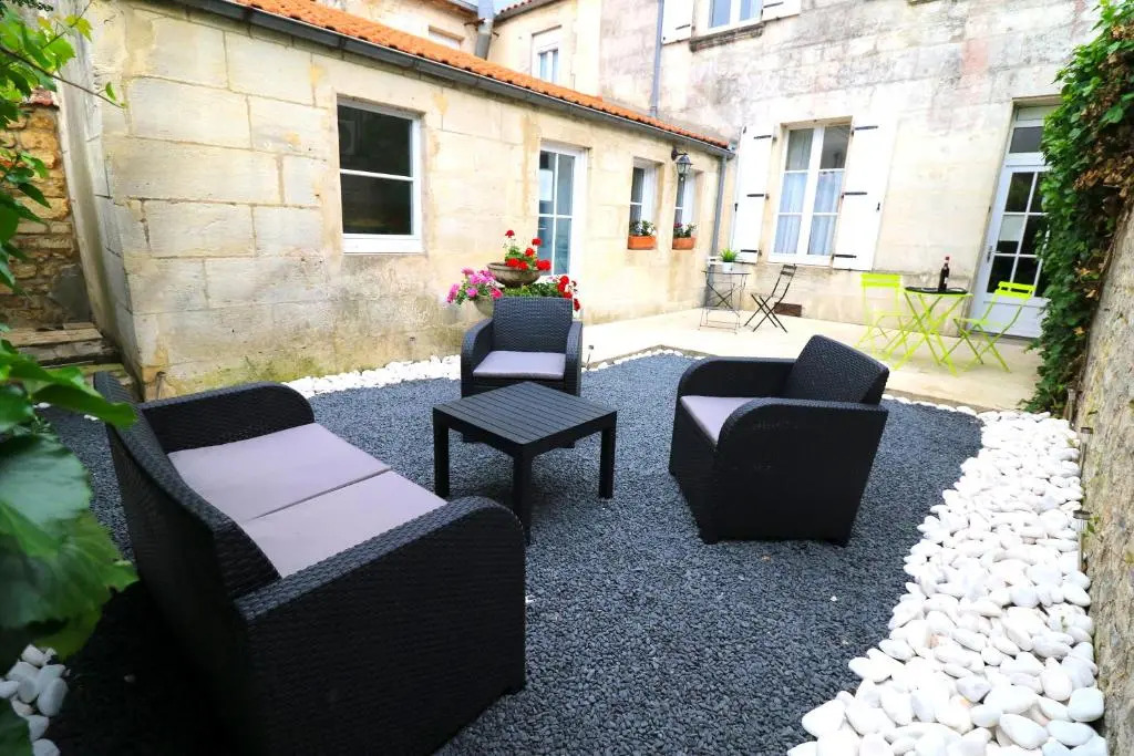LAuthentique - Situé en face des thermes et tout proche du coeur de ville