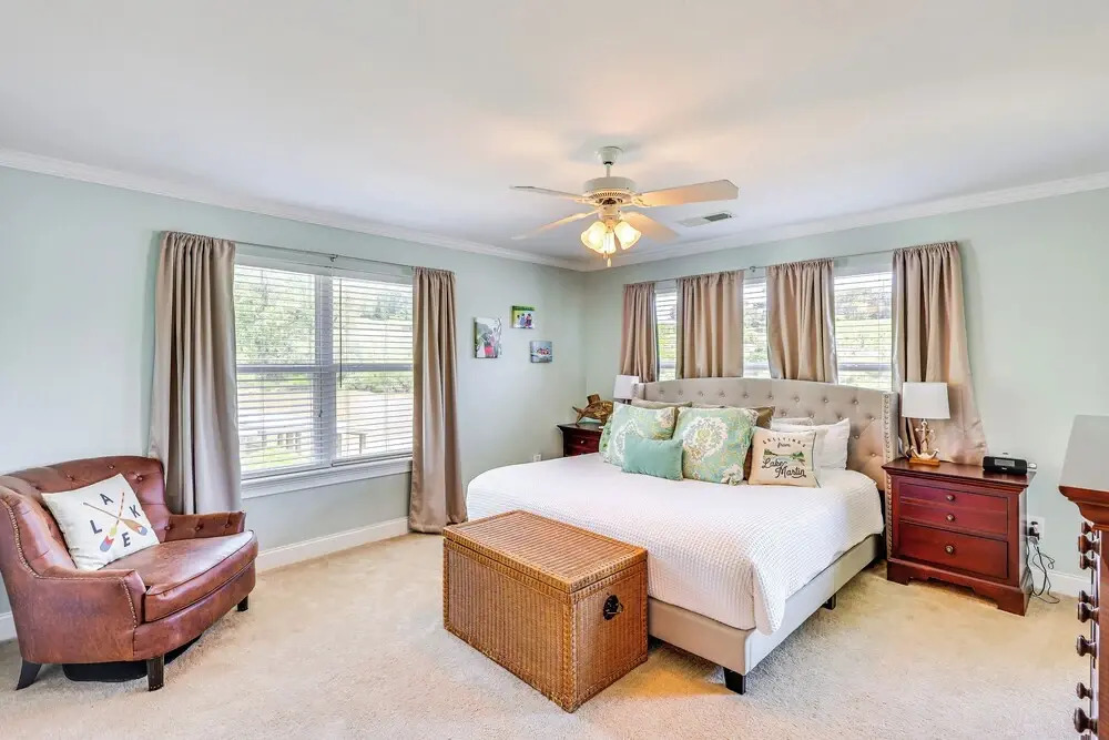 Lake Martin Retreat w/ Deck: 4 Mi to Wind Creek!