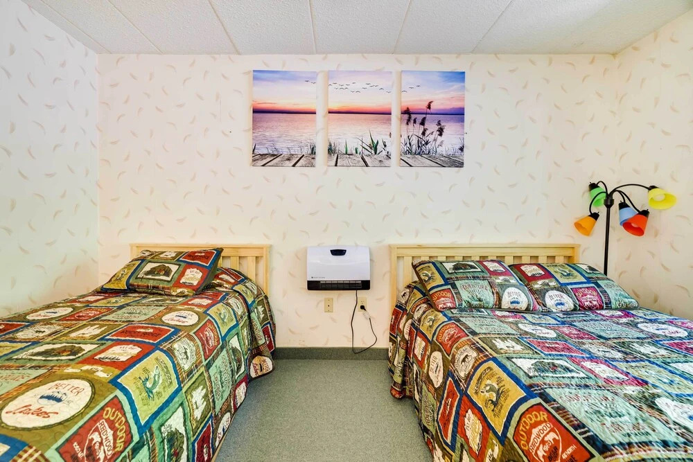 1 Mi to Big Boulder: Lakefront Unit w/ Pool Access