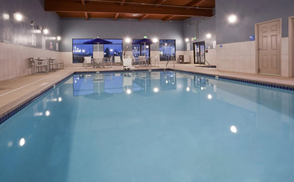 Holiday Inn Express & Suites Minneapolis - West End by IHG