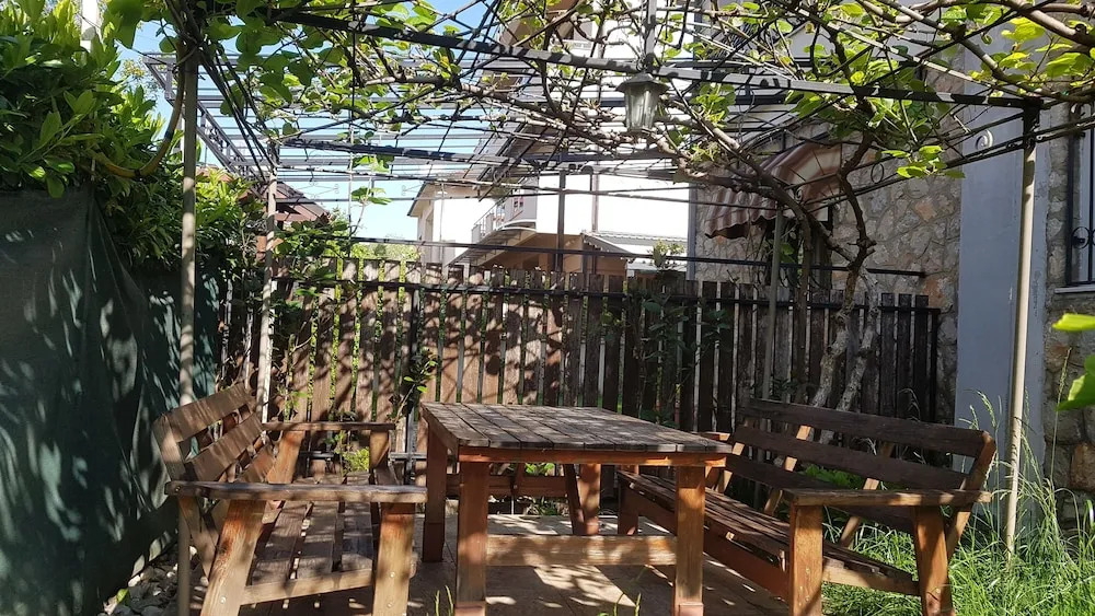 Luccia Apartments-Guesthouse Laguna