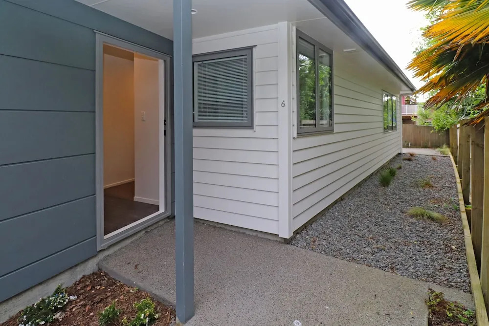 2 Brm Apartment 6 on Jones Crescent