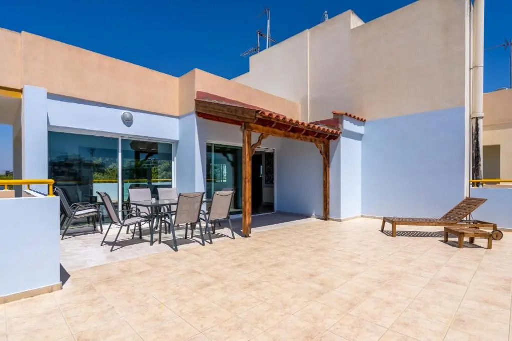 Melograno 3-BR Apt w/ Terrace in Larnaca