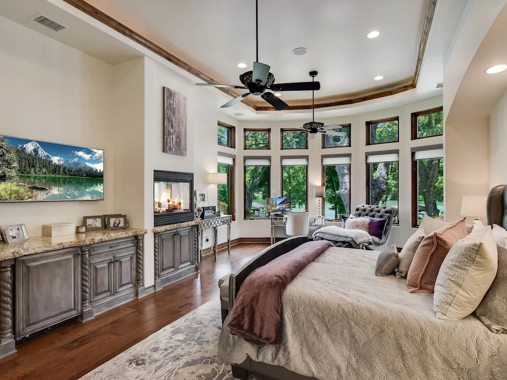 The Above Casa Tranquility Lake Austin 5 Bedroom Estate