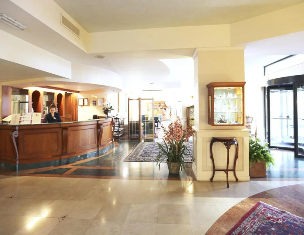 Hotel Savoy Palace