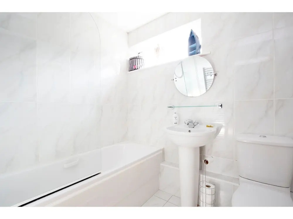 Sunny Summertown Apartment for 3 With Parking